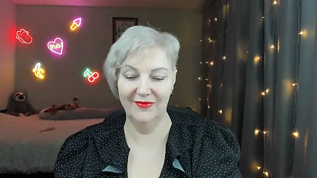 Snapshot of Mary-Leee chatting on April 28, 3:55 am Mary-Leee online show from April 28, 3:55 am