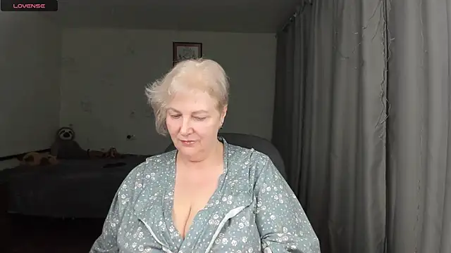 Snapshot of Mary-Leee chatting on June 12, 4:50 pm Mary-Leee online show from June 12, 4:50 pm