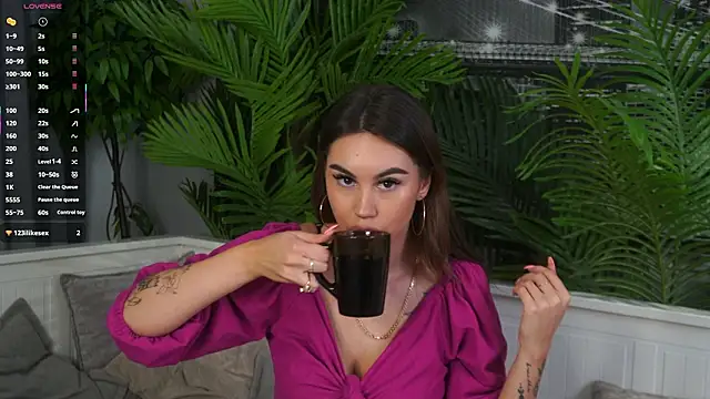 JulyMilky online show from March 18, 3:37 pm