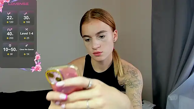 Snapshot of Stacey_Brow chatting on July 9, 5:22 am Stacey Brow online show from July 9, 5:22 am