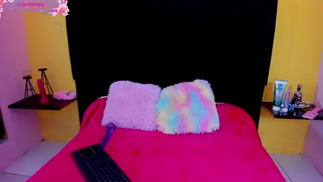 AndreaSilva  online show from April 14, 7:20 pm