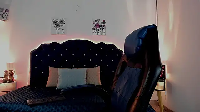 SaraRoadess online show from March 13, 5:08 pm