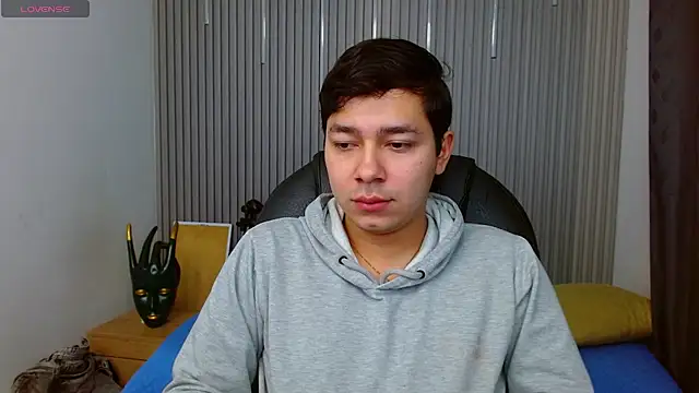 Julian Smith21 online show from April 19, 4:12 am