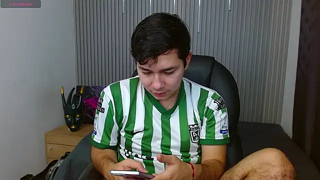 Julian Smith21 online show from April 22, 4:37 am