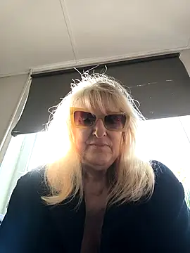 Heidiblueeyes online show from March 12, 8:20 am