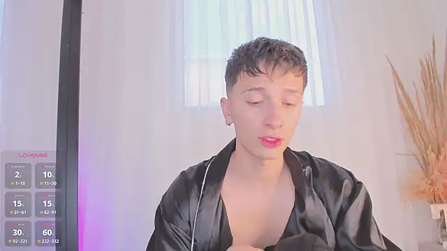 Snapshot of Thiago_Jones1 chatting on April 29, 7:09 pm Thiago Jones1 online show from April 29, 7:09 pm