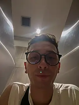 Snapshot of Thiago_Jones1 chatting on June 21, 8:33 pm Thiago Jones1 online show from June 21, 8:33 pm