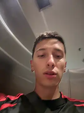 Snapshot of Thiago_Jones1 chatting on June 23, 8:18 pm Thiago Jones1 online show from June 23, 8:18 pm