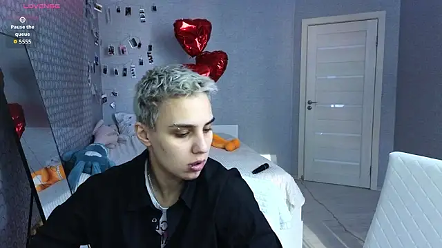 LuxuryLoverss online show from March 15, 10:54 am