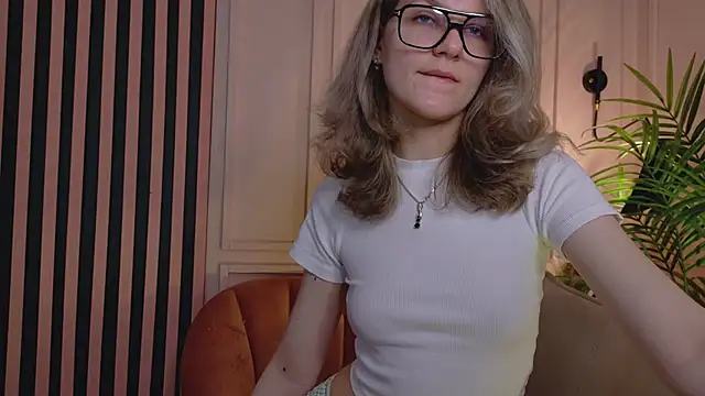 lychee chan online show from April 17, 1:14 pm