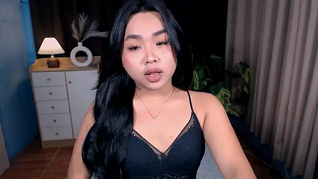 hoellygia online show from March 10, 2:44 pm