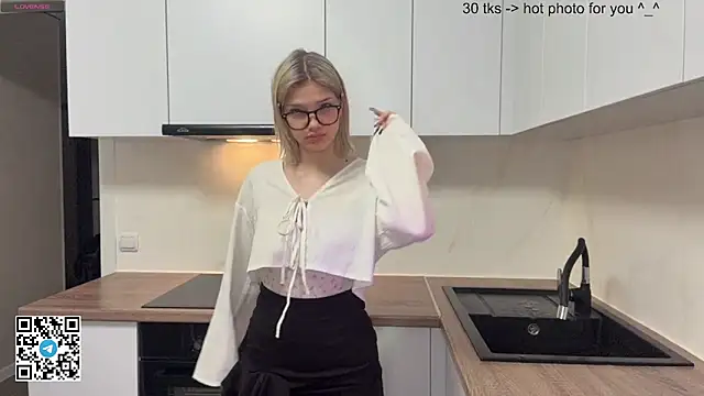 Carolini i online show from April 21, 5:39 pm