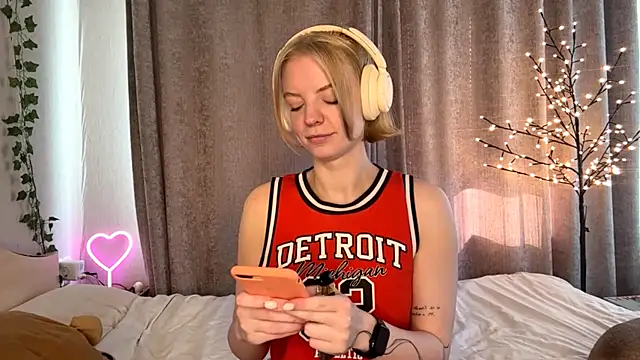 Snapshot of Marry_Sornatiko chatting on May 11, 3:18 pm Marry Sornatiko online show from May 11, 3:18 pm