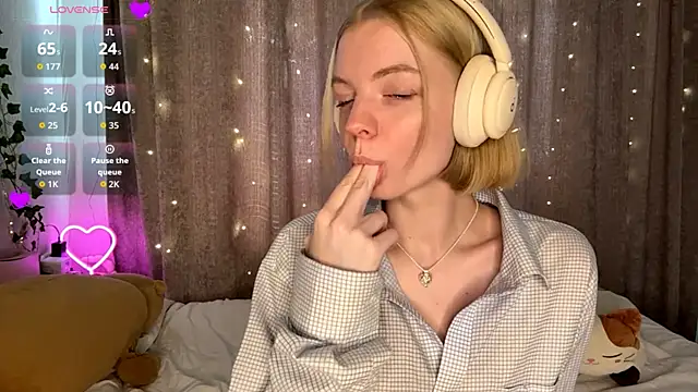 Snapshot of Marry_Sornatiko chatting on June 11, 3:10 pm Marry Sornatiko online show from June 11, 3:10 pm