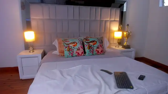 Tiffanyy Lam online show from March 2, 10:05 pm