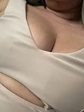 Nanda loiragostosa online show from April 8, 10:21 pm