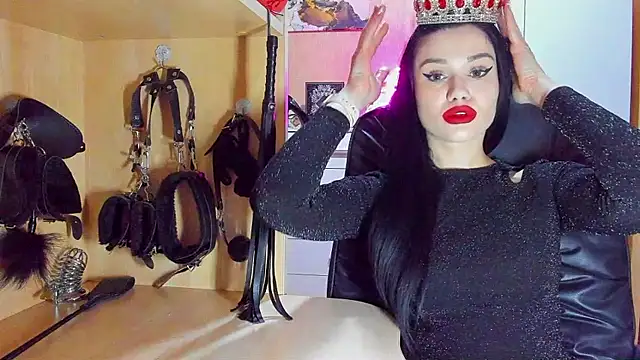 KristiTopxx online show from February 4, 8:25 pm