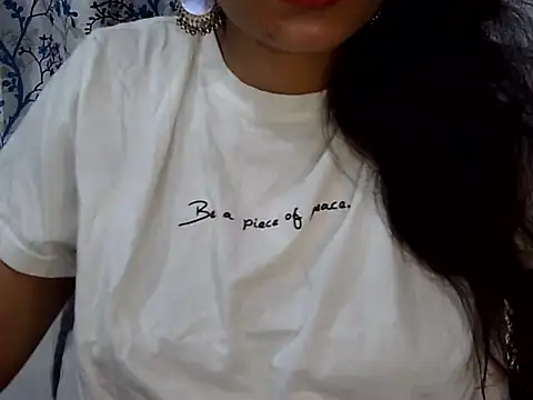 Snapshot of Neha_Sharma2 chatting on June 6, 2:11 pm Neha Sharma2 online show from June 6, 2:11 pm