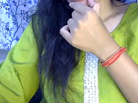Snapshot of Neha_Sharma2 chatting on June 8, 1:33 pm Neha Sharma2 online show from June 8, 1:33 pm