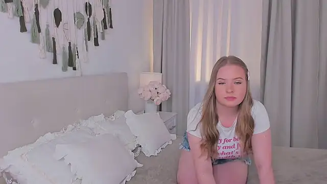 Arya Thomas online show from April 22, 10:00 pm