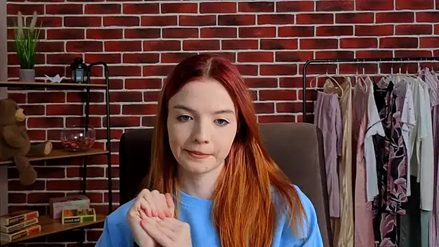 LauraaStokes online show from March 10, 8:52 am