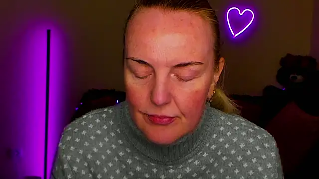Snapshot of Bella_soulmate chatting on April 25, 1:41 pm Bella soulmate online show from April 25, 1:41 pm