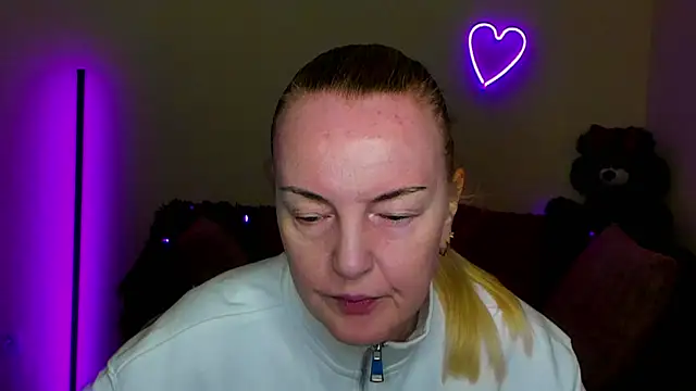 Snapshot of Bella_soulmate chatting on April 26, 11:30 am Bella soulmate online show from April 26, 11:30 am