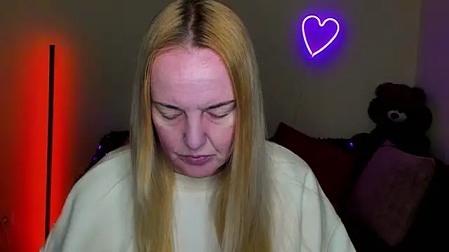 Snapshot of Bella_soulmate chatting on April 28, 5:23 am Bella soulmate online show from April 28, 5:23 am