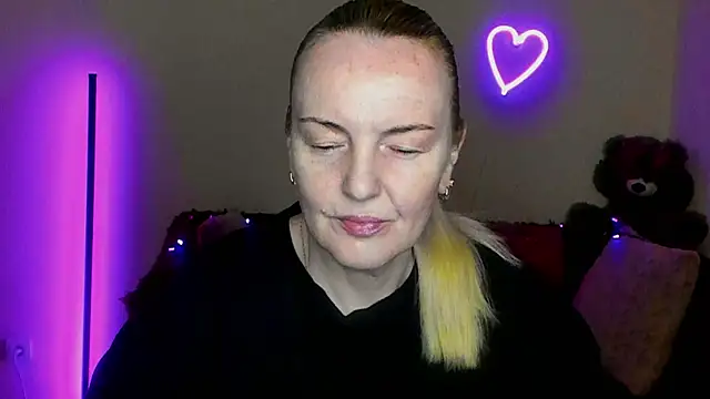 Snapshot of Bella_soulmate chatting on May 8, 5:46 am Bella soulmate online show from May 8, 5:46 am