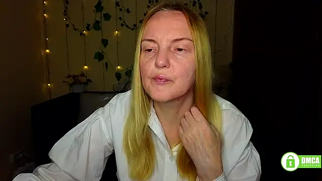 Snapshot of Bella_soulmate chatting on May 22, 5:25 am Bella soulmate online show from May 22, 5:25 am