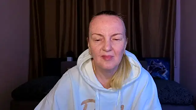 Snapshot of Bella_soulmate chatting on June 5, 5:36 am Bella soulmate online show from June 5, 5:36 am