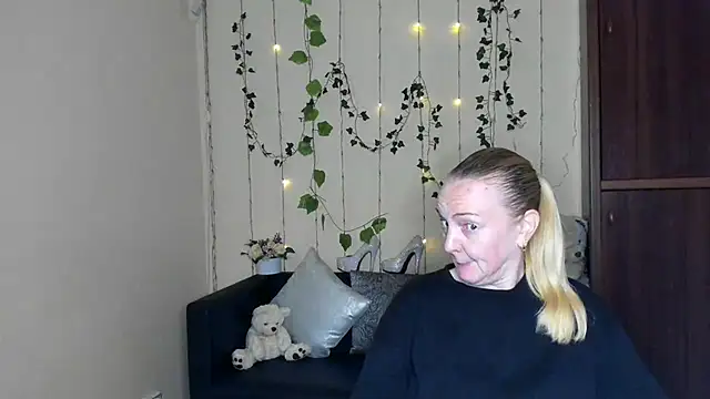 Snapshot of Bella_soulmate chatting on June 6, 11:26 am Bella soulmate online show from June 6, 11:26 am