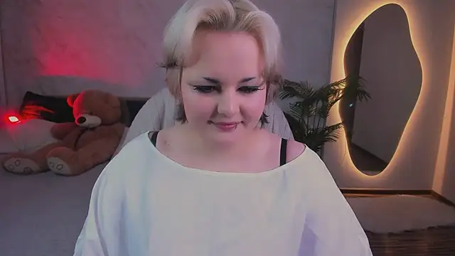 HwasaMoore online show from March 6, 8:27 pm