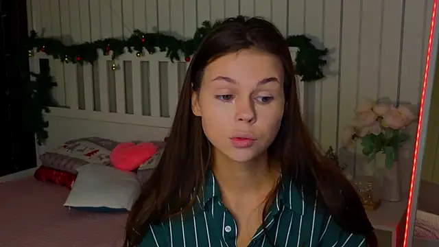 EarthaLevra online show from March 8, 9:07 pm