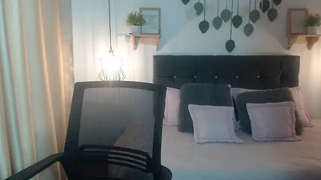 Emma hassani online show from March 30, 2:07 pm