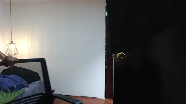 Emma hassani online show from March 31, 2:28 pm