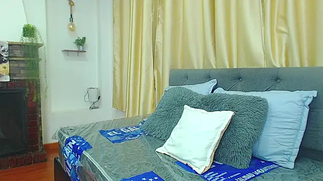 Emma hassani online show from April 18, 7:58 pm