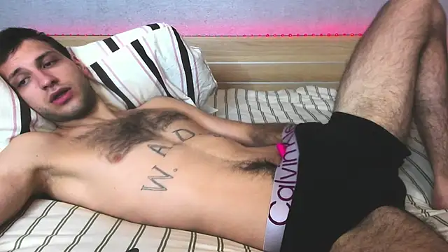 DarkRogue19 online show from April 17, 5:10 am