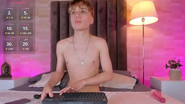 Isaac Grey online show from April 10, 7:18 pm