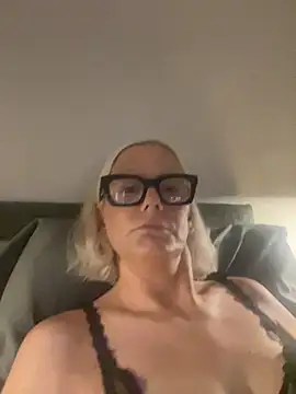 Snapshot of Amelie_BlondeXX chatting on July 6, 3:58 pm Amelie BlondeXX online show from July 6, 3:58 pm