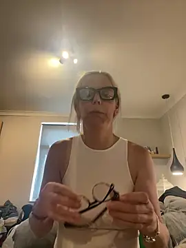 Snapshot of Amelie_BlondeXX chatting on July 16, 12:33 pm Amelie BlondeXX online show from July 16, 12:33 pm
