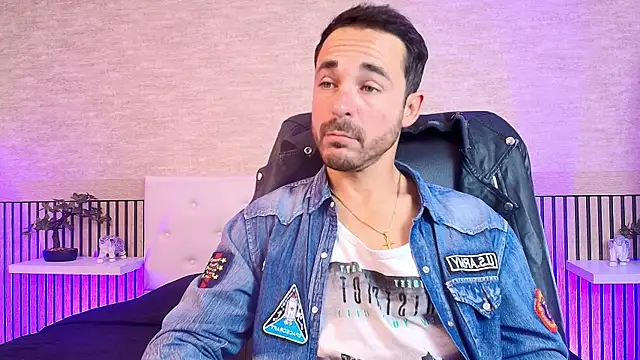 Adams Sanz online show from April 10, 7:29 pm