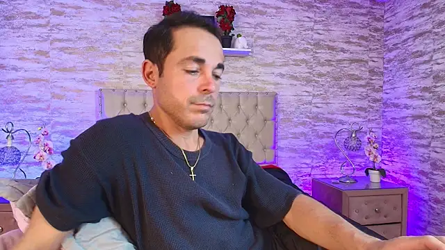 Adams Sanz online show from April 16, 9:39 pm