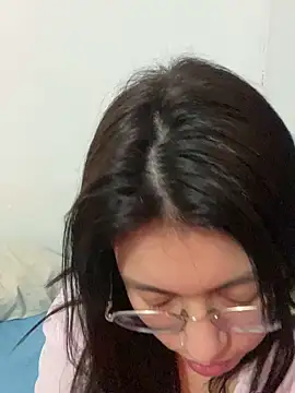 Snapshot of DimeAria chatting on April 29, 5:52 pm DimeAria online show from April 29, 5:52 pm