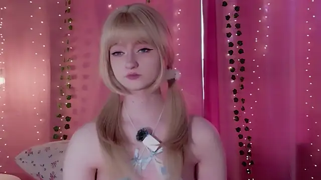 Snapshot of effy_dollie chatting on July 18, 10:08 am effy dollie online show from July 18, 10:08 am