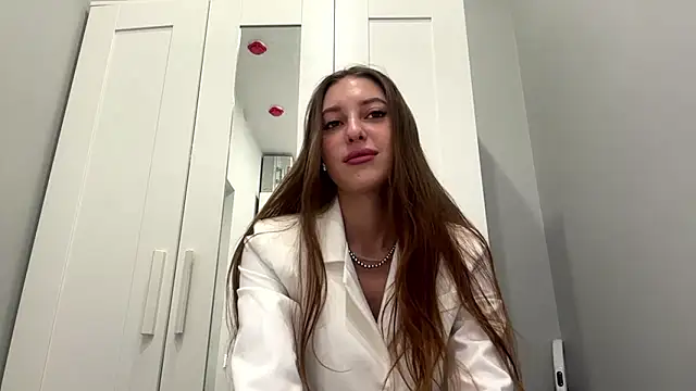 selena favn online show from March 12, 7:03 am