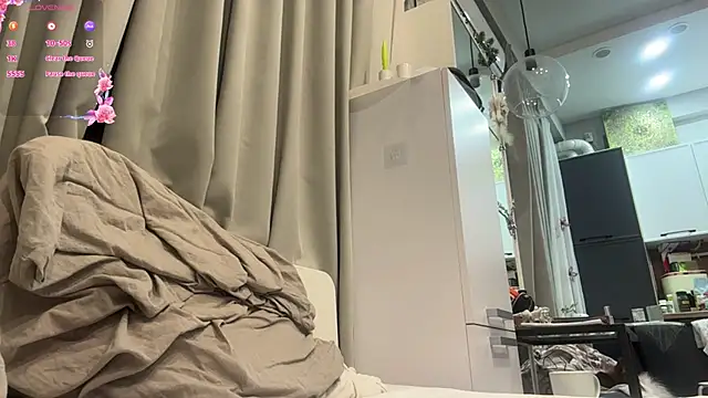 selena favn online show from April 23, 1:40 am