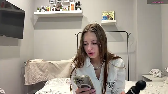 selena favn online show from June 10, 2:34 am