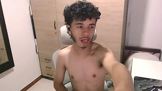 axeldarkk online show from March 12, 6:36 pm