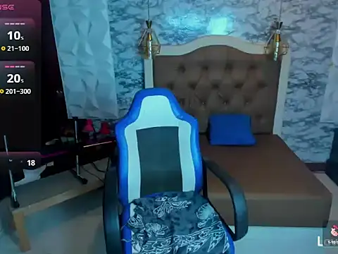 MarianaGalviz  online show from April 21, 1:42 am